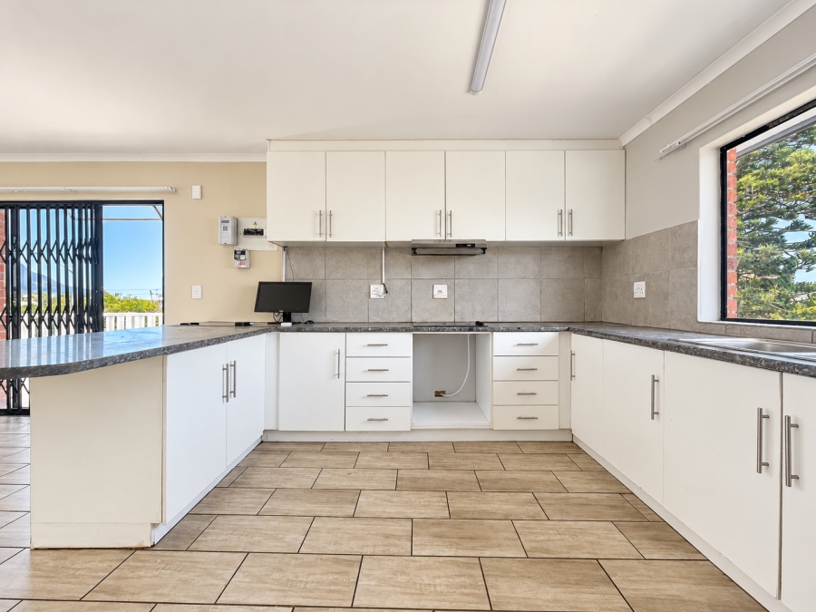 6 Bedroom Property for Sale in Rugby Western Cape